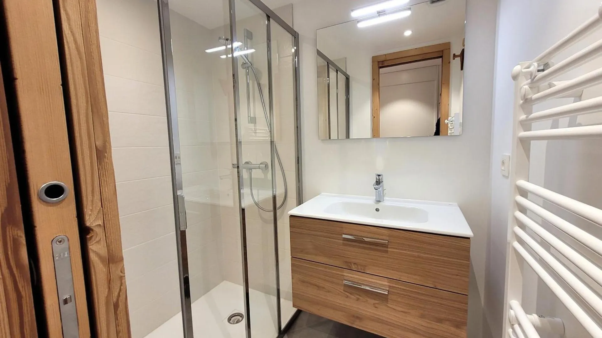 Appartement Lumineux 3* Avec Terrasse, 2 Chambres, Proche Centre Et Pistes, Garage Inclus - Fr-1-598-163 Les Gets