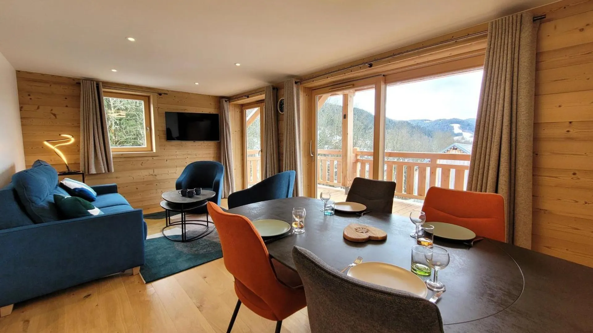 Appartement Lumineux 3* Avec Terrasse, 2 Chambres, Proche Centre Et Pistes, Garage Inclus - Fr-1-598-163 location